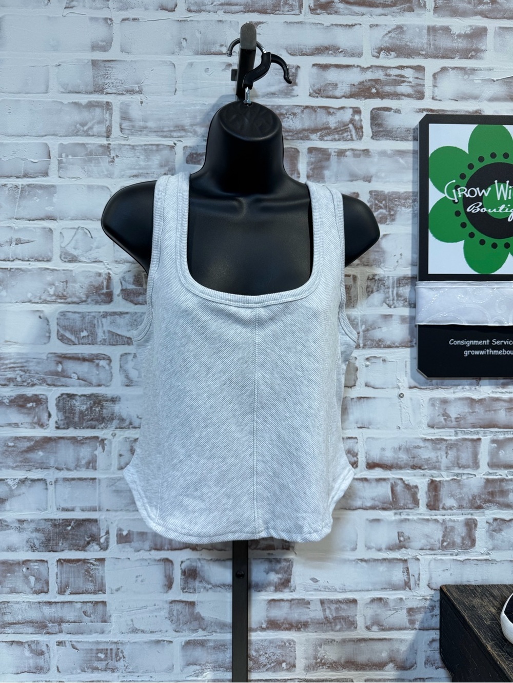 Yogalicious Scoop-Neck Tank Top — Light Gray